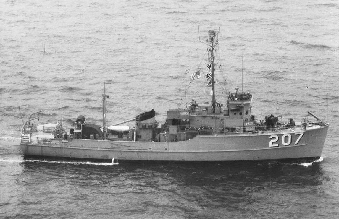 USS Whippoorwill (MSC-207)